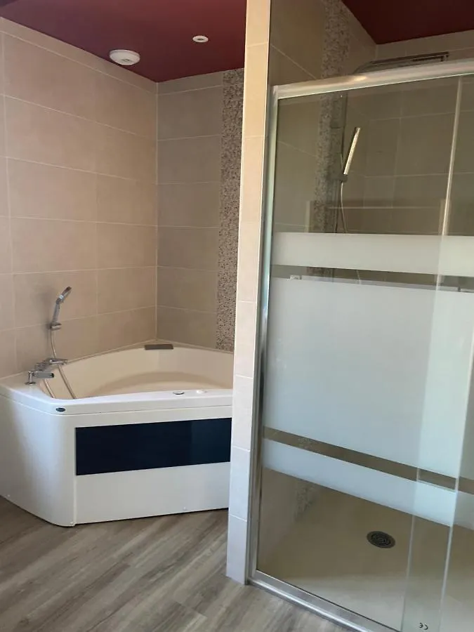 Duplex Avec Poele A Granules Et Garage A Motos Villa Montaigut-le-Blanc